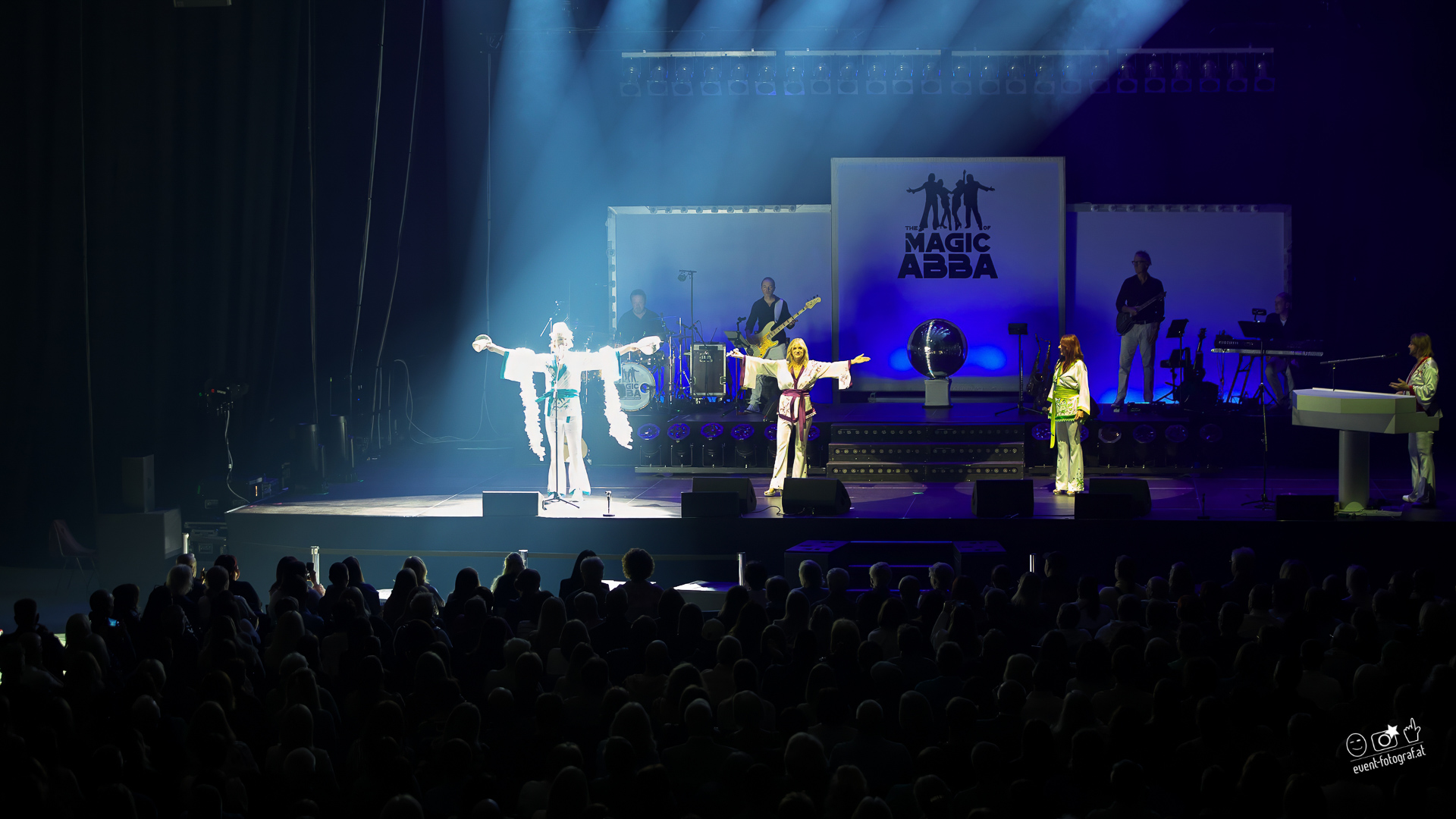 "The Magic of ABBA Bandmitglieder bei einem Live-Auftritt"