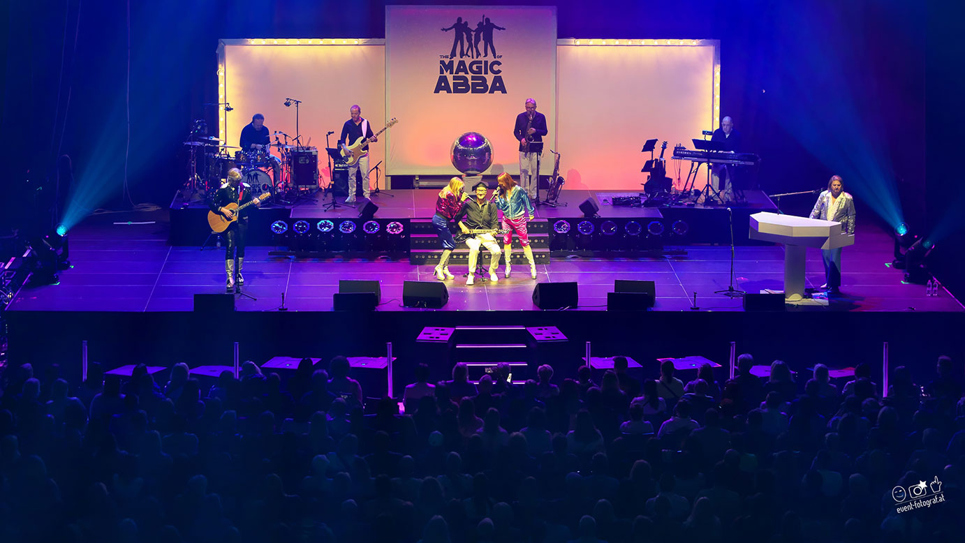 "The Magic of ABBA Bandmitglieder bei einem Live-Auftritt in Salzburg"